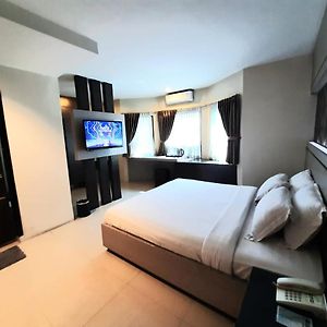 Alexander Hotel Tegal